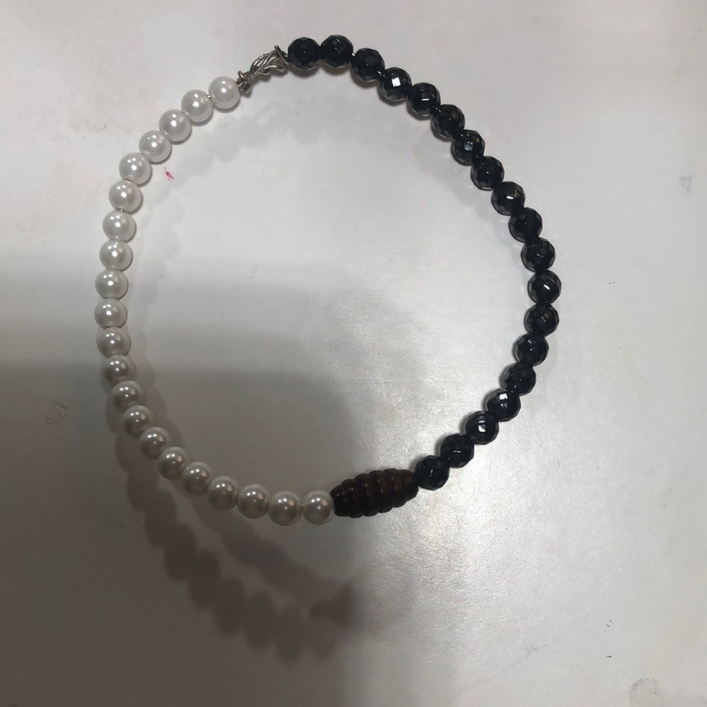 A green, black and white, silver bracelet - Picture 4 of 4